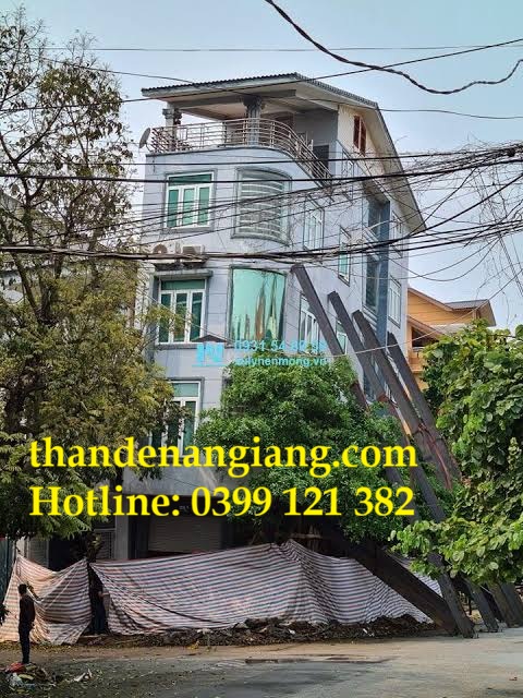 Chông nghiêng nhà Chị Hoa ở Vĩnh Long
